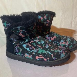 👽 UGG Paint Splatter Ankle Bootie